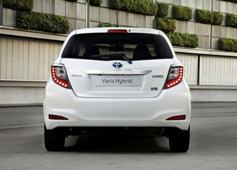 Toyota-yaris-hybrid-model-2013
