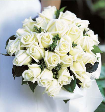 White-flowers-decoration style-for-wedding ceremoney